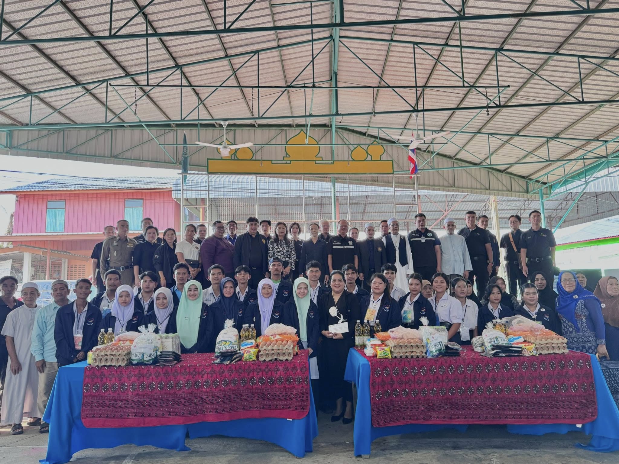title - ส.ป.ก.อ่างทอง ร่วมต้อนรับเยาวชนและครอบครัวอุปถัมภ์ในโครงการ 